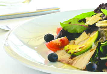 Foto Receta ensalada de brotes tiernos y aguacate Trops