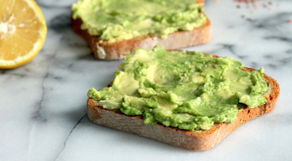 Tostada con Crema de Aguacate Trops